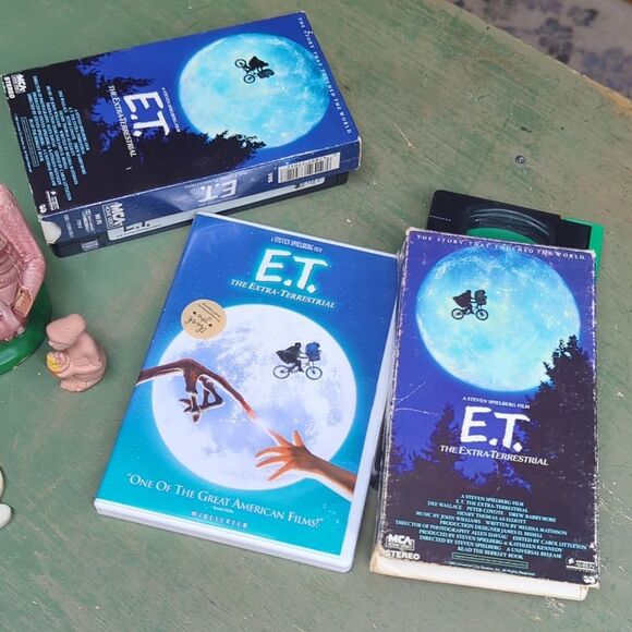 E.T. The Extra-Terrestrial (VHS, 1982) THX Digitally Remastered VHS & DVD - Picture 2 of 16